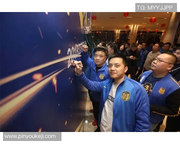 足球明星独特服装拍卖盛宴引发球迷热潮与慈善关注